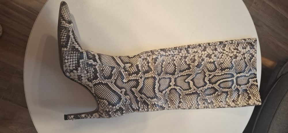 Vand cizme Zara,mărimea 37