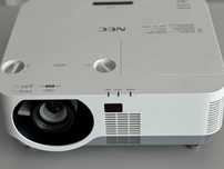 Videoproiector NEC 5000 lumeni