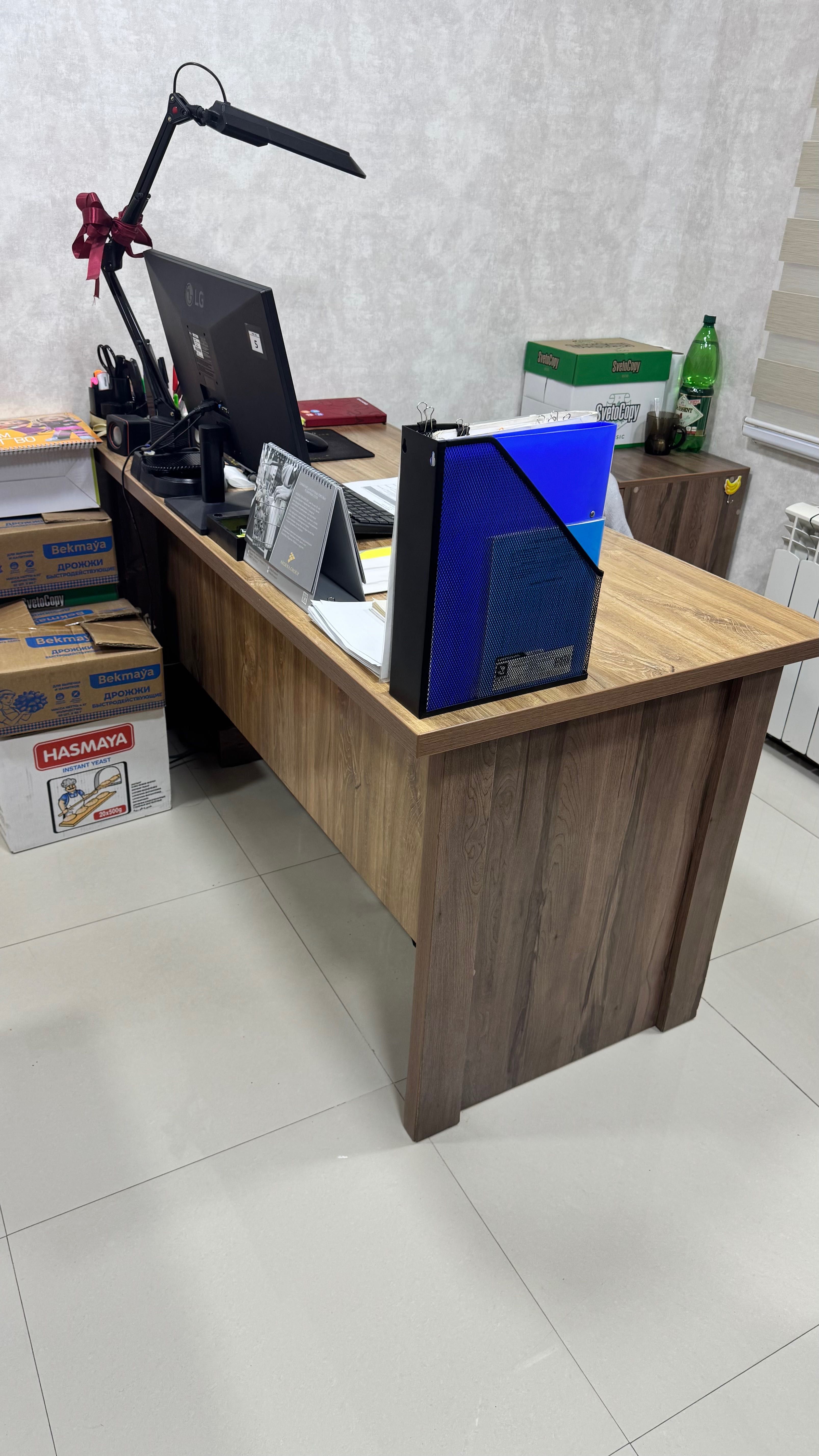 Продам офисные столы с тумбочкой