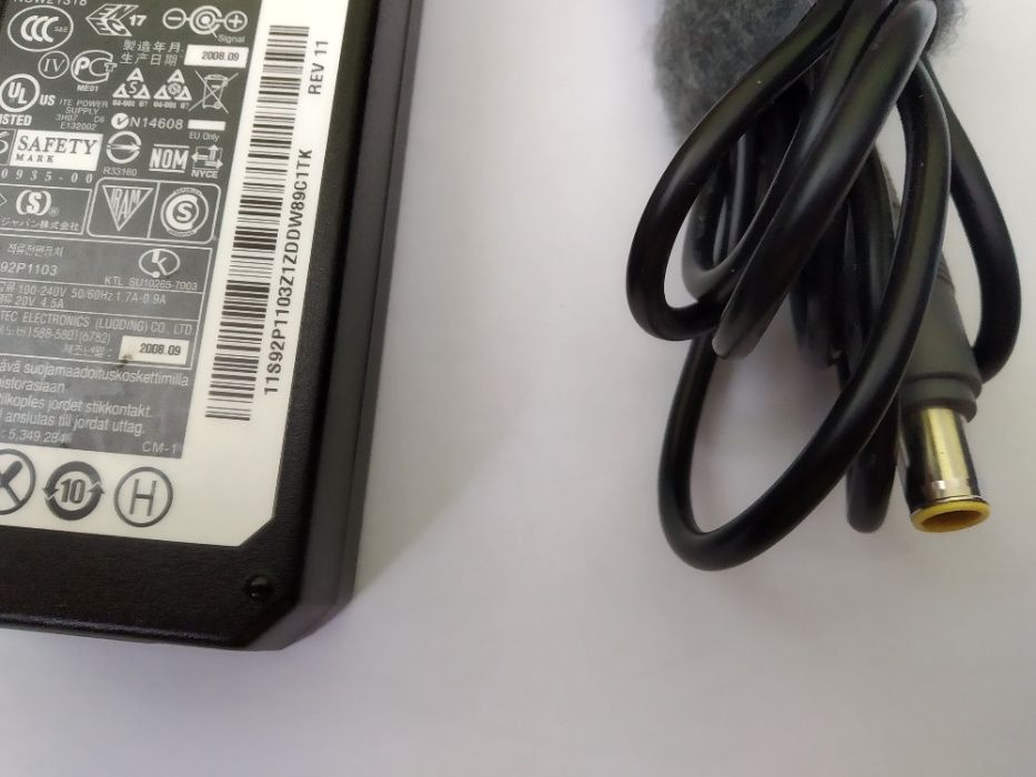 Оригинално зарядно lenovo / ibm