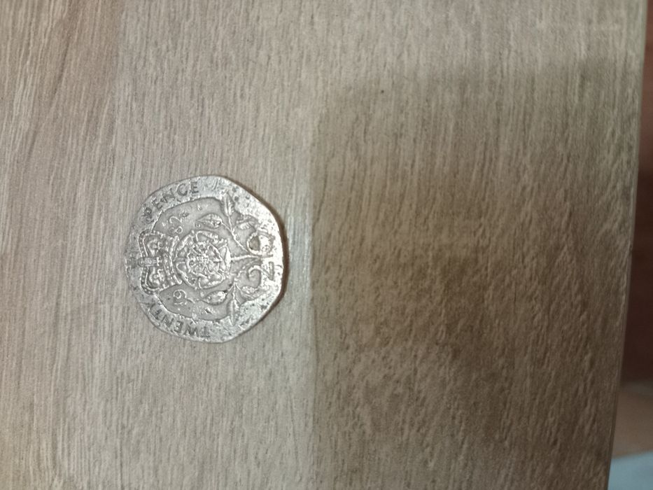 Monedă rară: Twenty Pence 1982- Elizabeth II DG REG FD