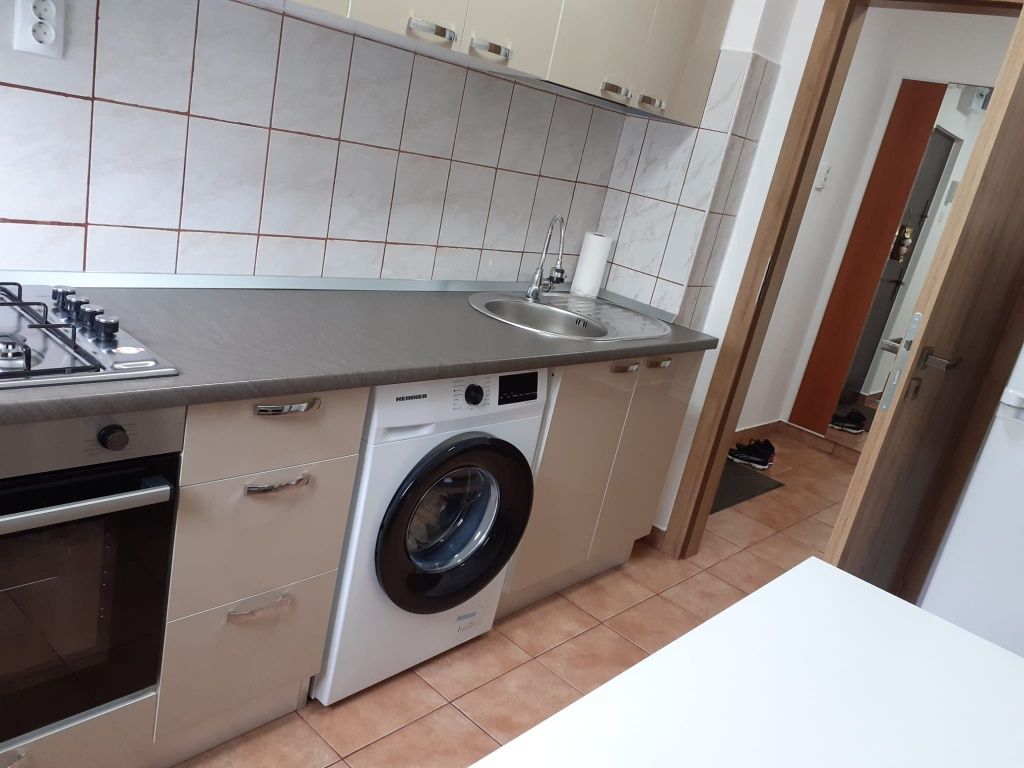 Apartament 2 camere de închiriat