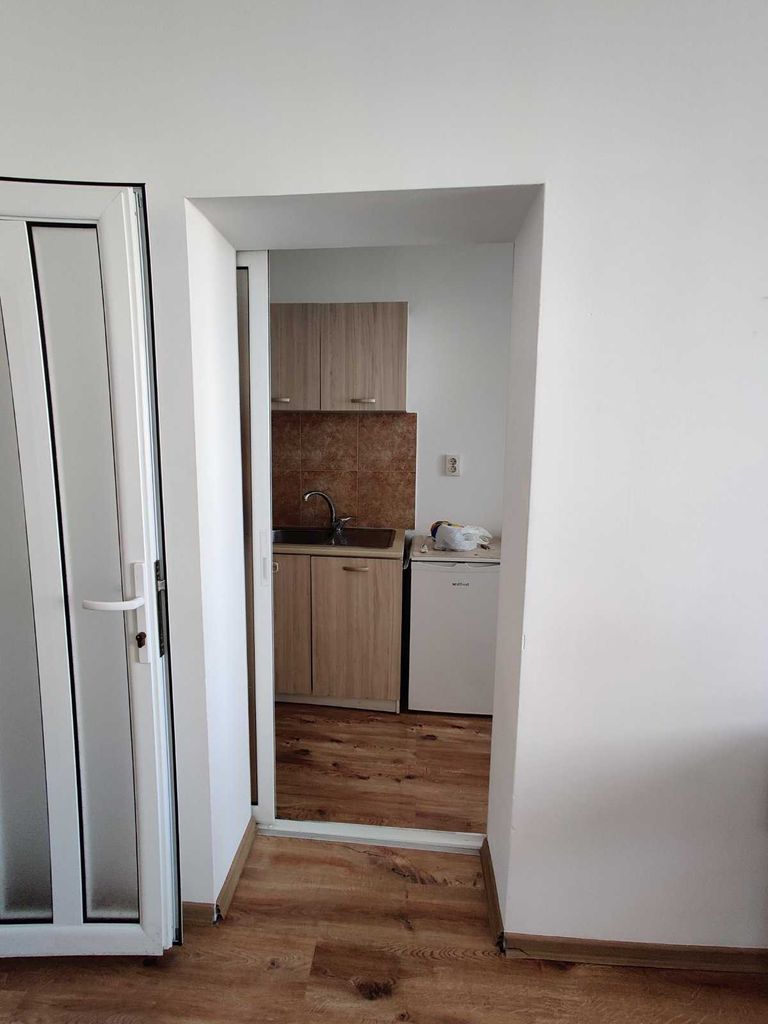Дава се под наем Едностаен апартамент в Добрич, Център - 36 кв.м за 153 € - Снимка #2