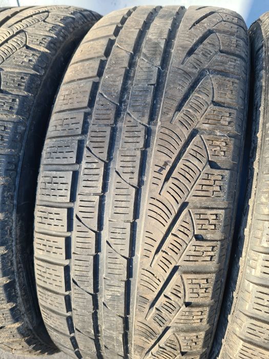 4 бр. зимни гуми 235/50/19 Pirelli MO 2x5 mm 2x 4,5 mm DOT 3612