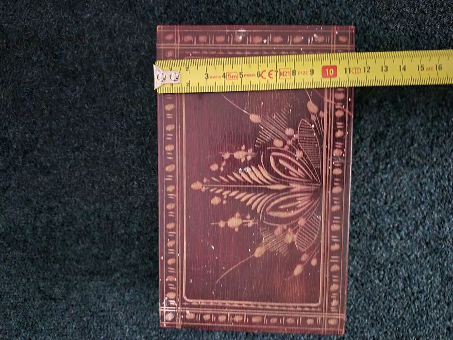 Vând Cutie depozitat bijuteri lemn Model artizanat scluptat de mesteri