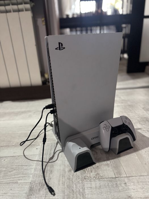 PlayStation 5 Disc Edition + Controller + Stand Oivo.
