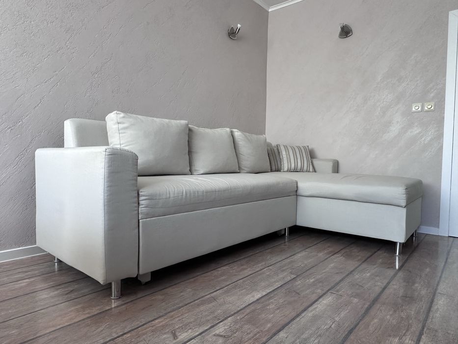 Ъглов диван с отваряема лежанка и функция сън