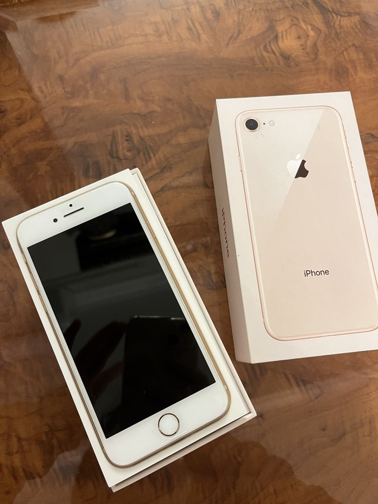 Продам iphone 8.