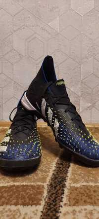 Футбольные сороконожки Adidas Predator