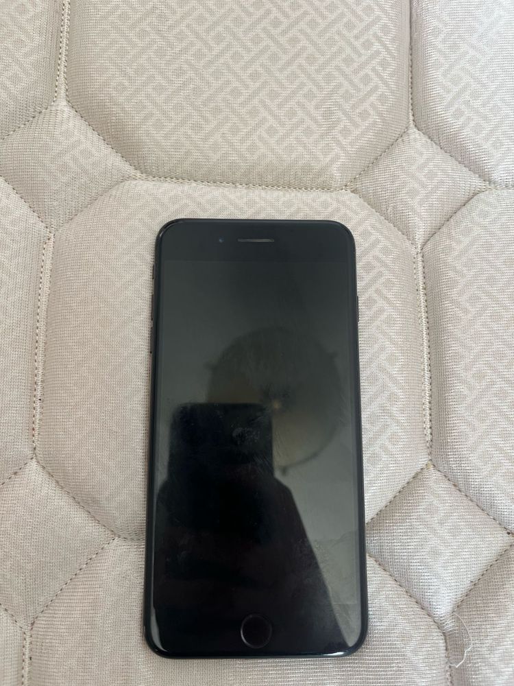 iPhone 7+ 128 gb почти новый