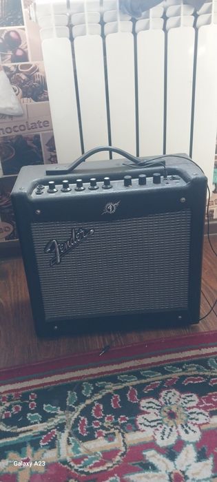 Продам гитарный комбо усилитель  Fender
