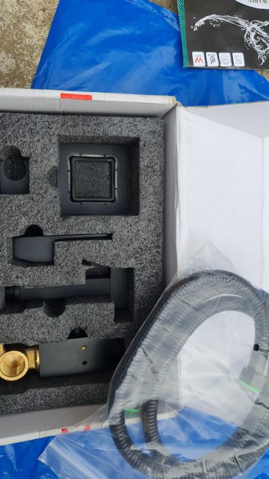 Dus bideu, negru, incastrabil in perete, nou. 400 lei