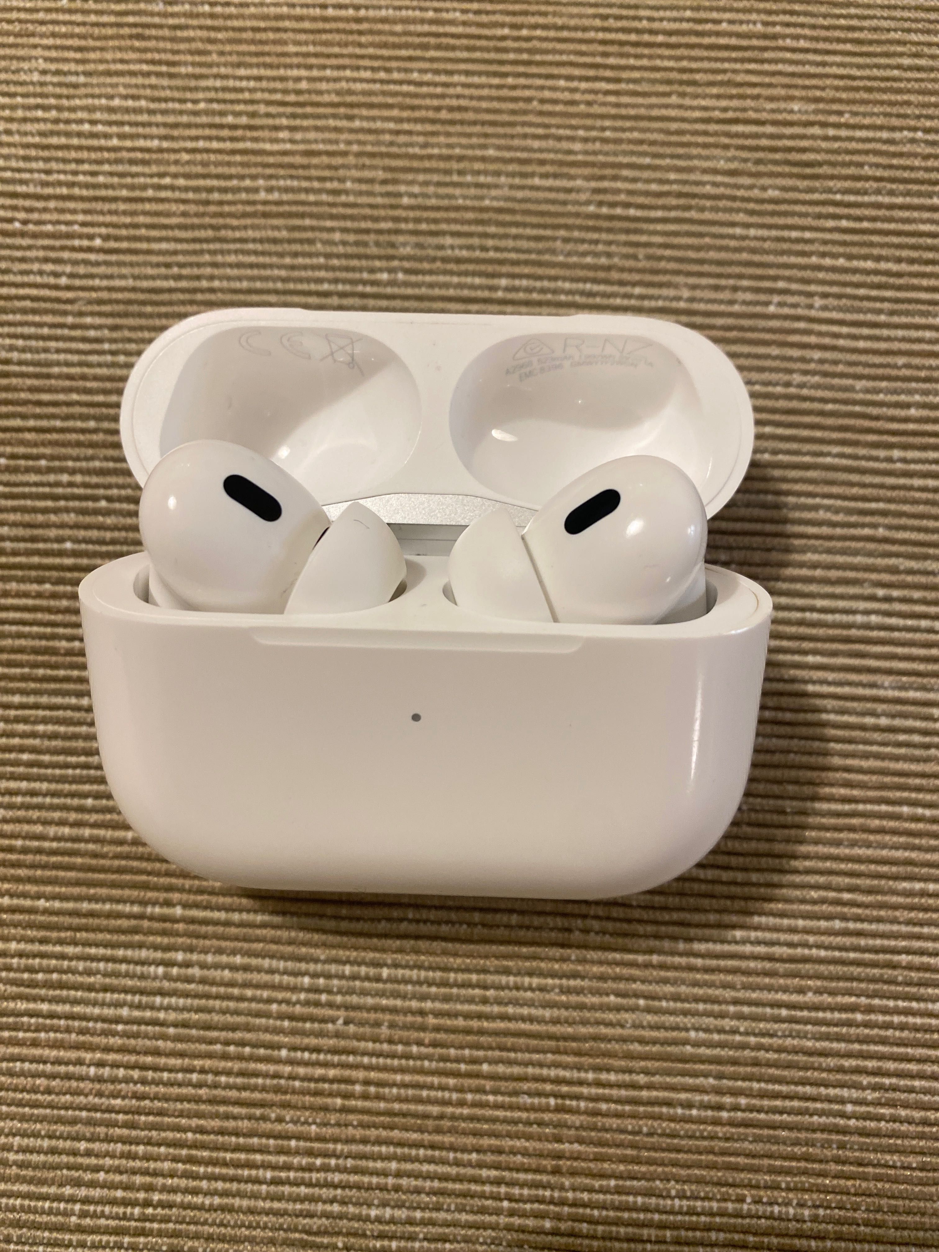 AirPods Pro 2 USB-C с MagSafe кейс - 200 лв.