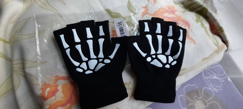 перчатки новые черные