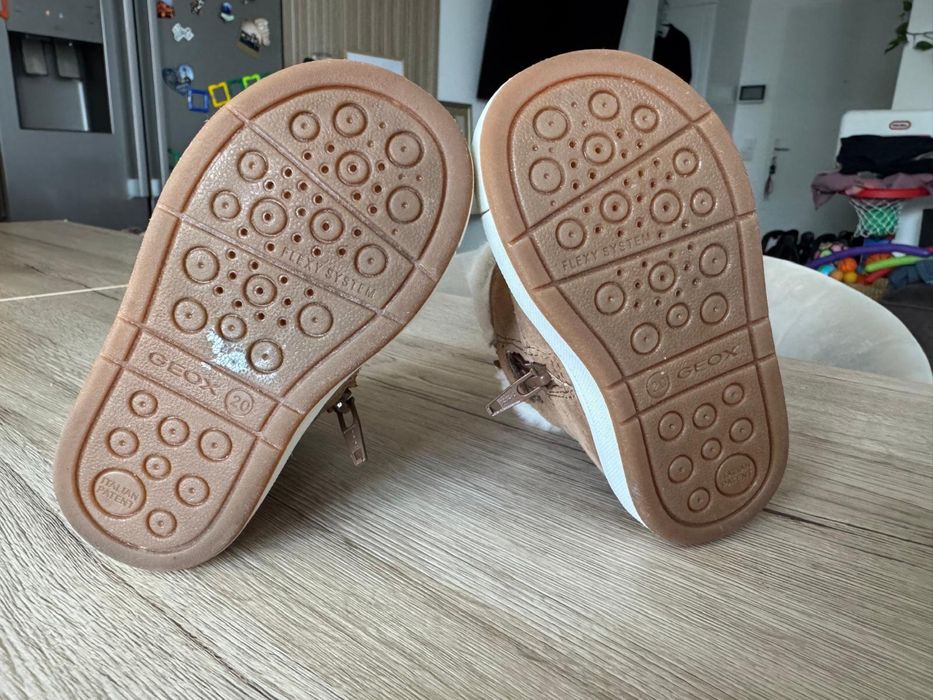 Ghete Geox fete nr 20 noi