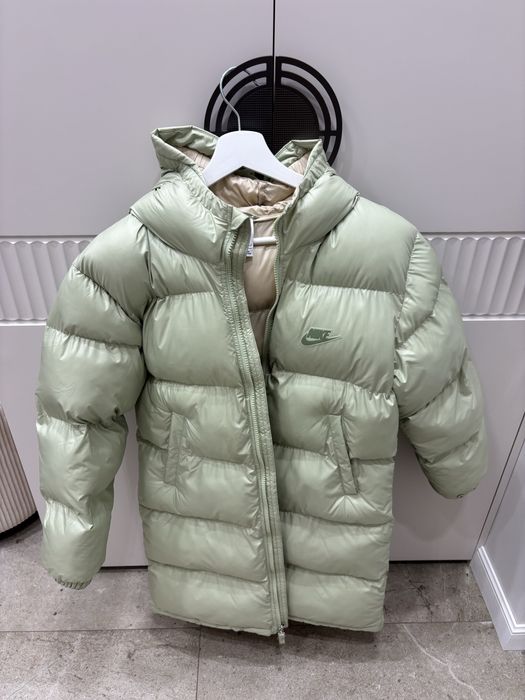 Пуховик куртка на 150 -164 рост очень теплый Nike оригинал в идеальном