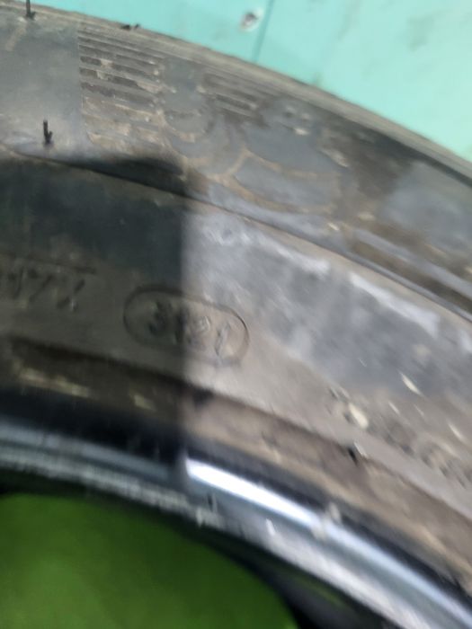 2 бр зимни 215/65/17 Michelin