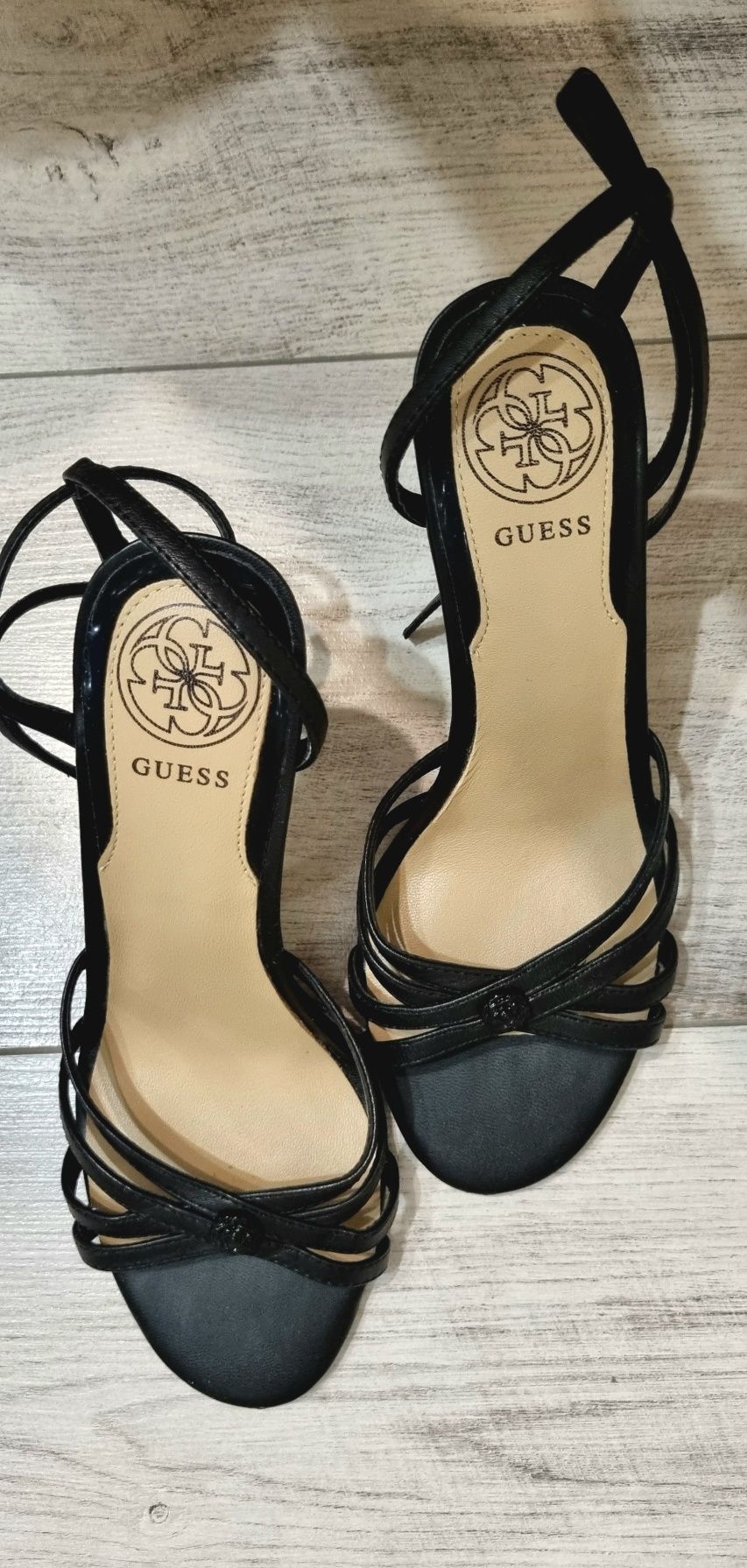 Guess черни сандали с висок ток