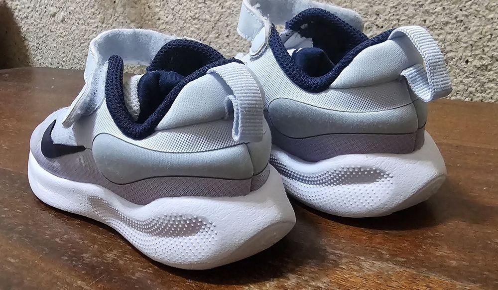 Nike - Обувки за бягане Revolution 7 с велкро, Светло сив/Тъмносин