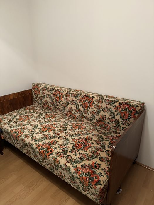 Două canapele de vanzare aproape nefolosite