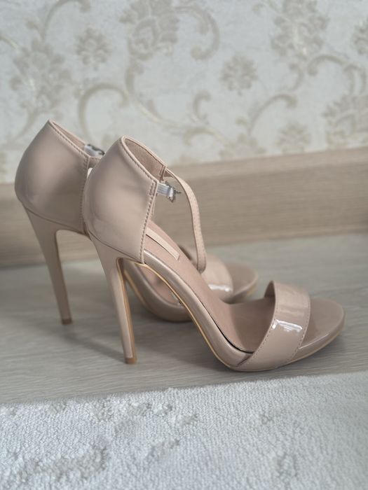 Продам босоножки