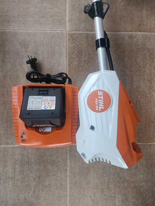 Vand motocoase pe acunulator si pe benzină