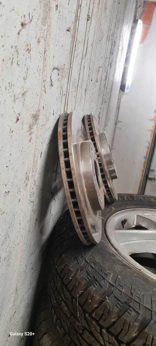 Гуми Yokohama 225/70/16 всесезонни с джанти