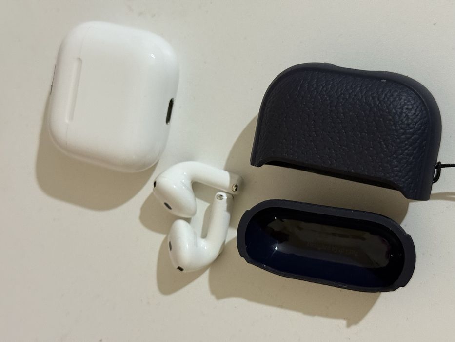AirPods 4   Отличная состаяния