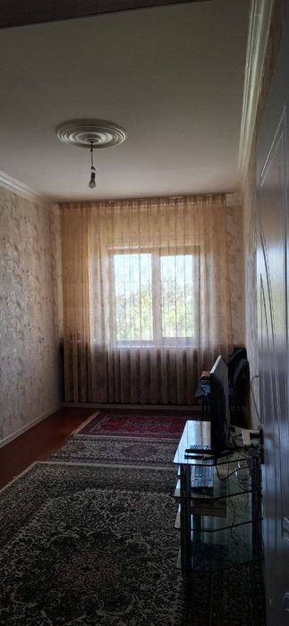 Srochna kvartira sotiladi