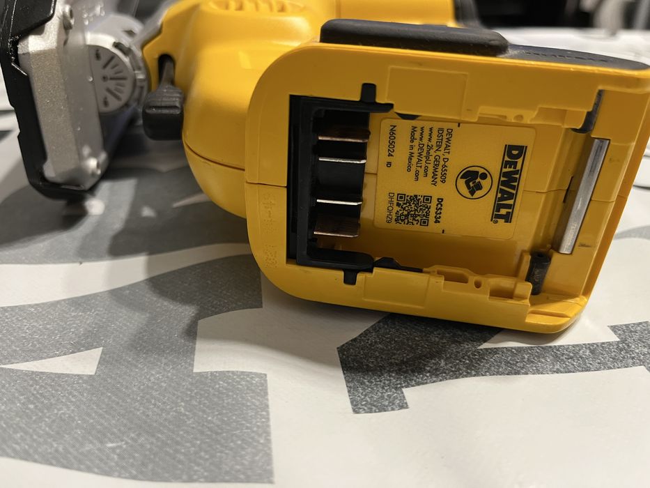 Прободен трион Dewalt DCS334- перфектен