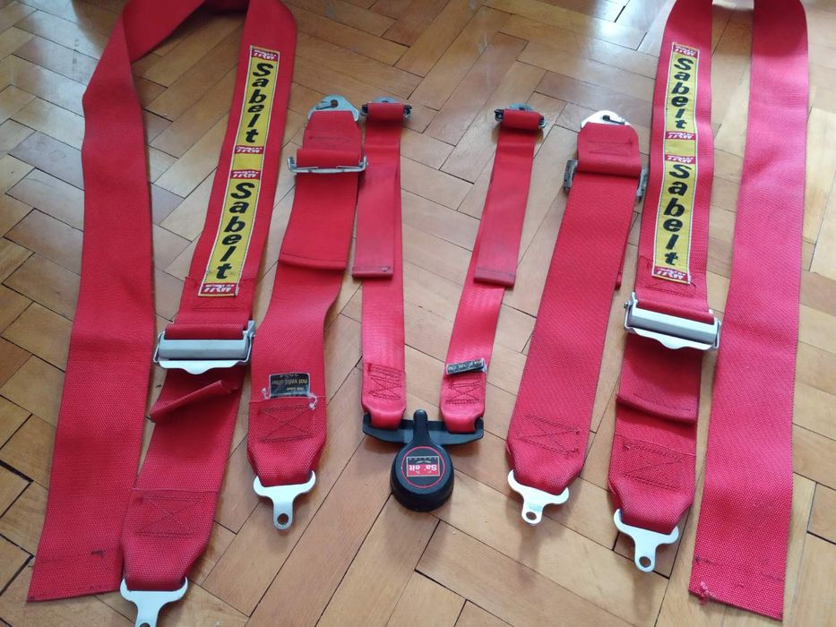 Спортни колани за кола