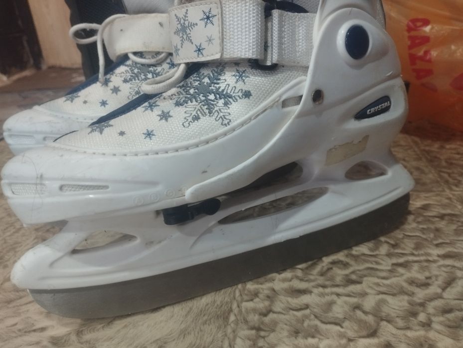 Продам коньки для девочек