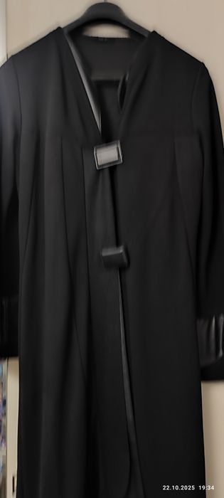 Продаётся женский кардиган с коженными вставками.