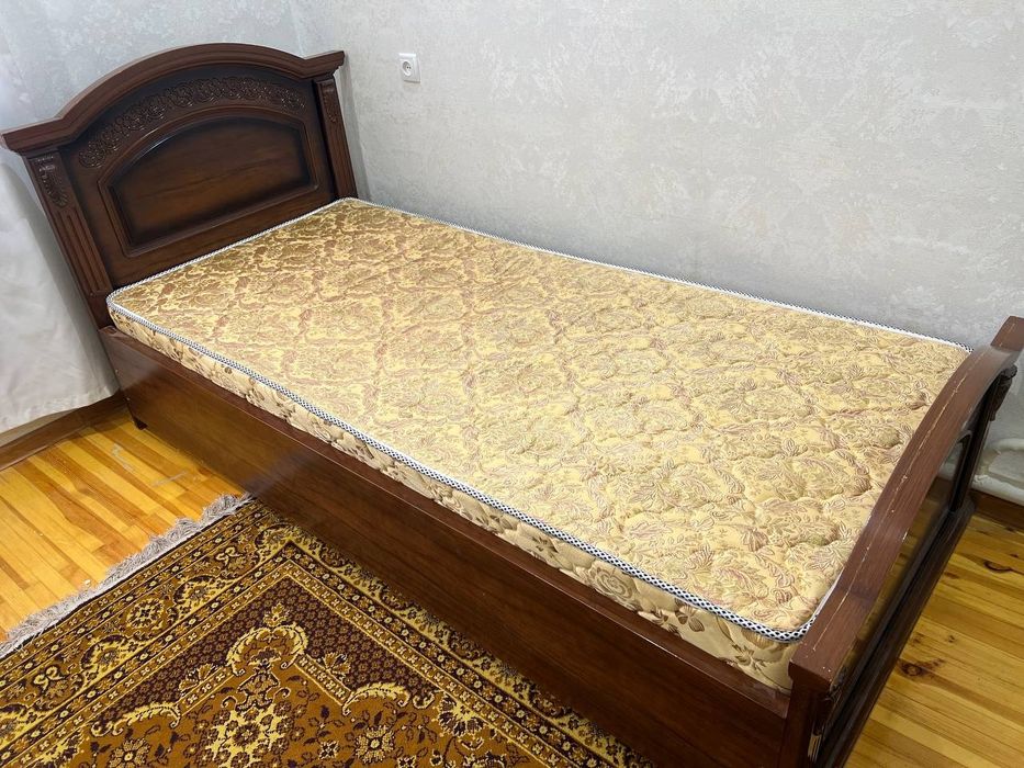 Кровать сотилади