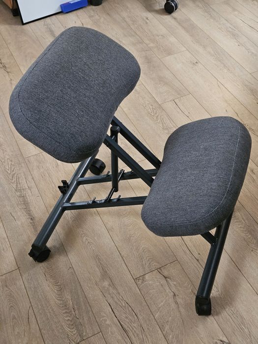 Ергономичен коленичещ стол