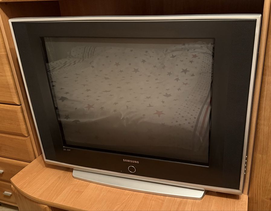 Продам телевизор самсунг рабочий полностью
