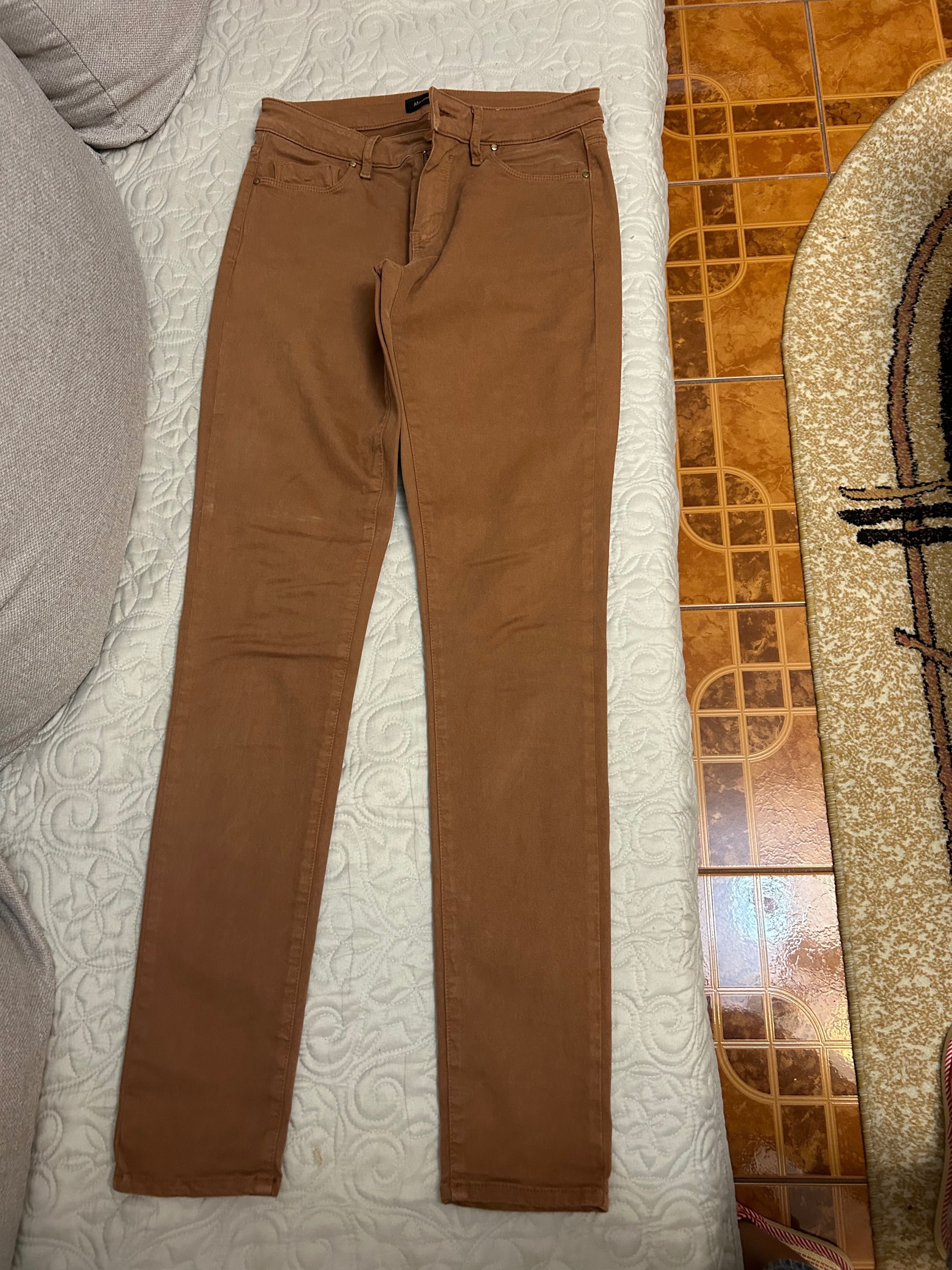 Pantaloni stil catifea Massimo Dutti