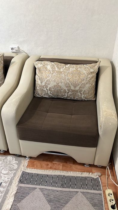 Диван с креслом