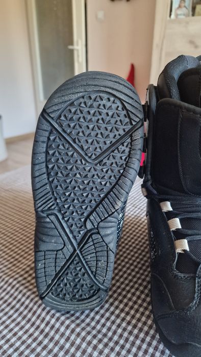 Сноуборд обувки 235 мм отговарят на 37 номер