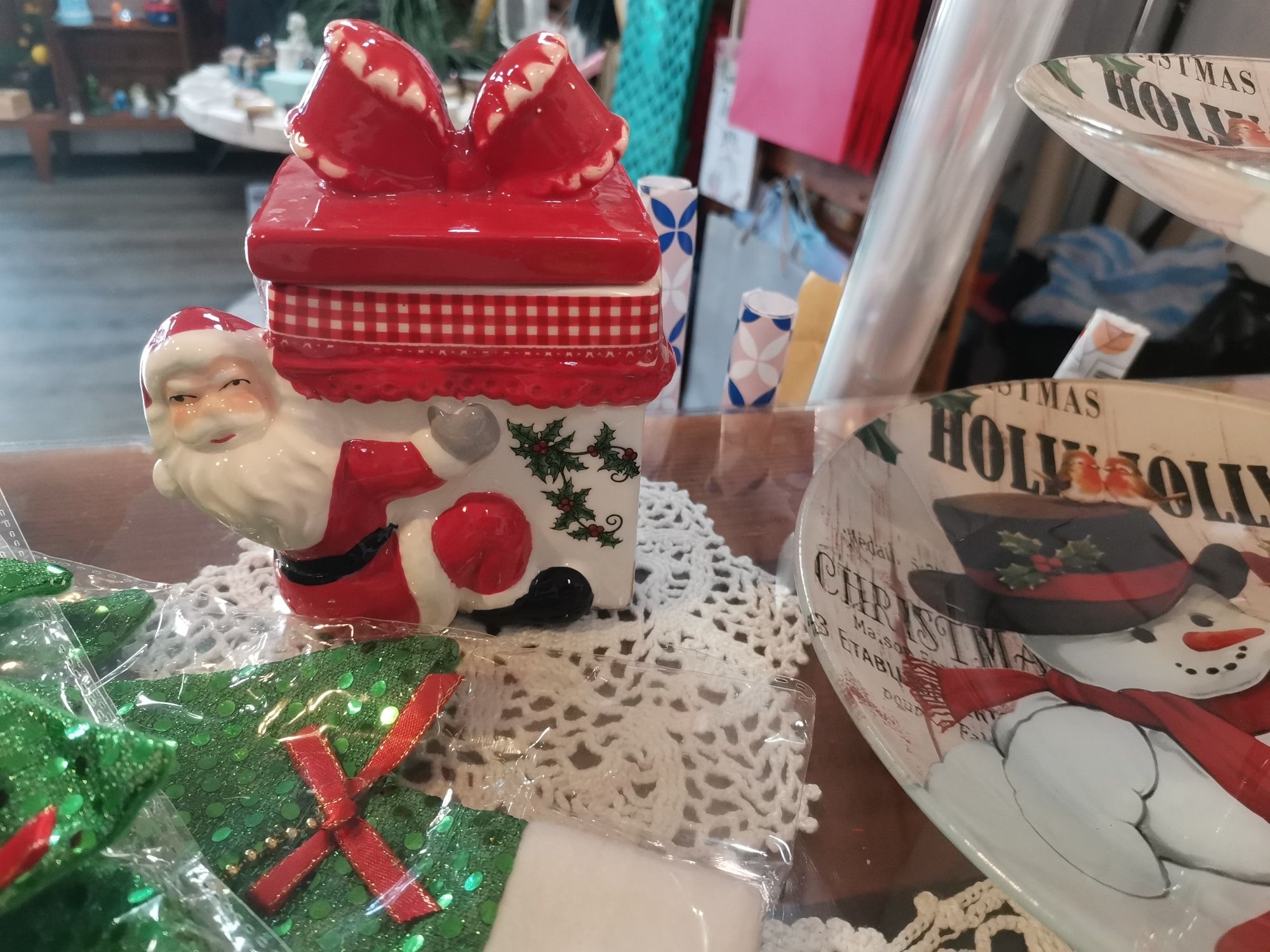 Коледни играчки и декорации
