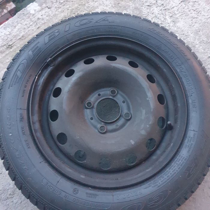 Roata de rezervă  cu cric și accesorii se vinde cu toate