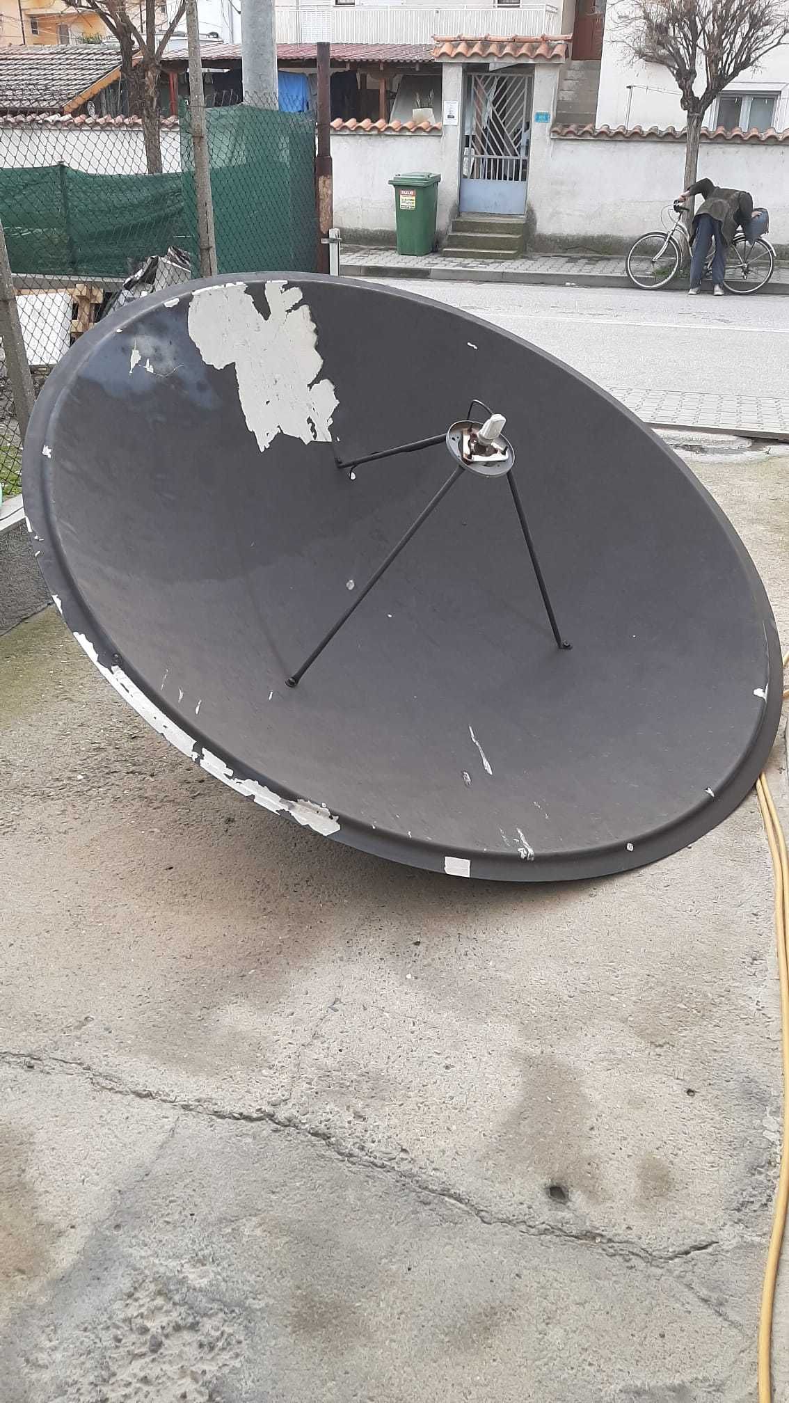 Сателитна чиния ПАРАКЛИПС 2.4 м.