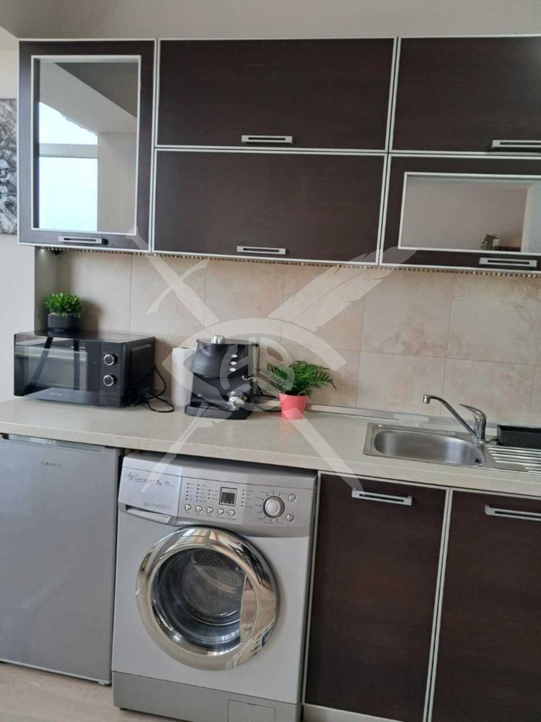 Дава се под наем Тристаен апартамент в Варна, Център - 120 кв.м за 900 € - Снимка #1