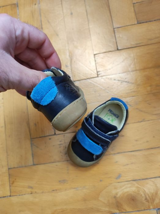 Vând papuci din piele