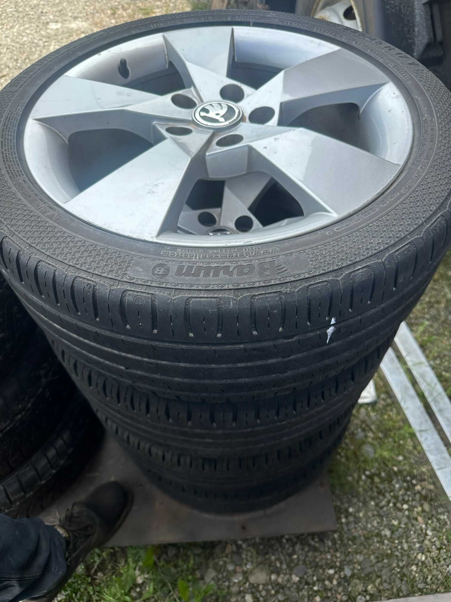 Jenti Aliaj Skoda , anvelope 225/45 R17 Barum