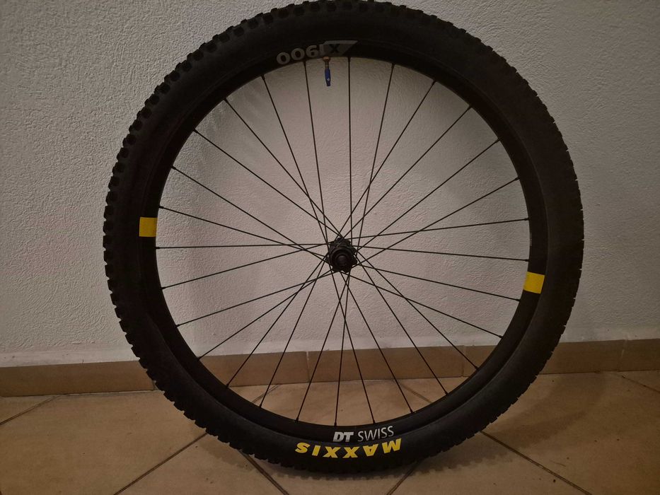 roata fata bicicleta dt swiss x1900 29 inch boost cu cauciuc tubeless