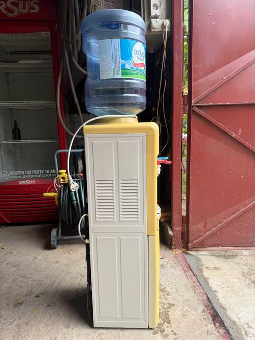 Vând dozator apa rece,calda,cu spatiu depozitare