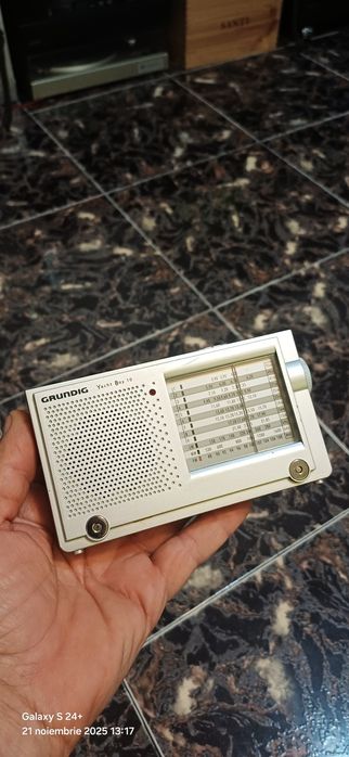 Aparat de radio Grundig Yacht Boy 10