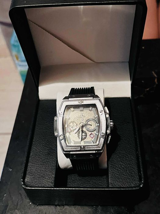 Нови Часовници в уникална цена