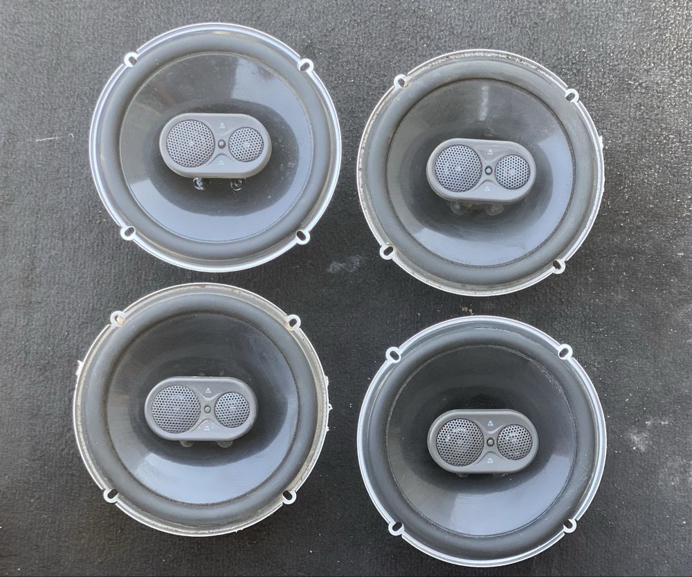 Перфектни тонколони JBL